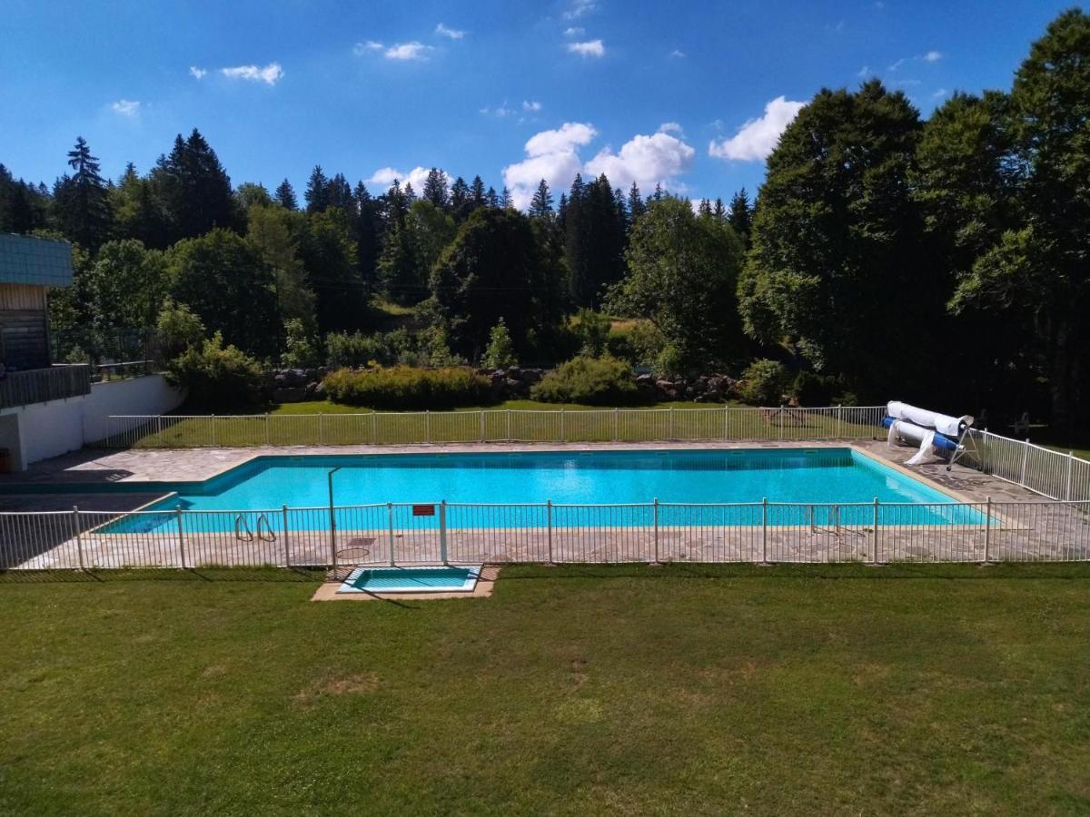 Studio Le Lacuzon Avec Piscine Et Tennis Exterieurs Ле-Русс Экстерьер фото